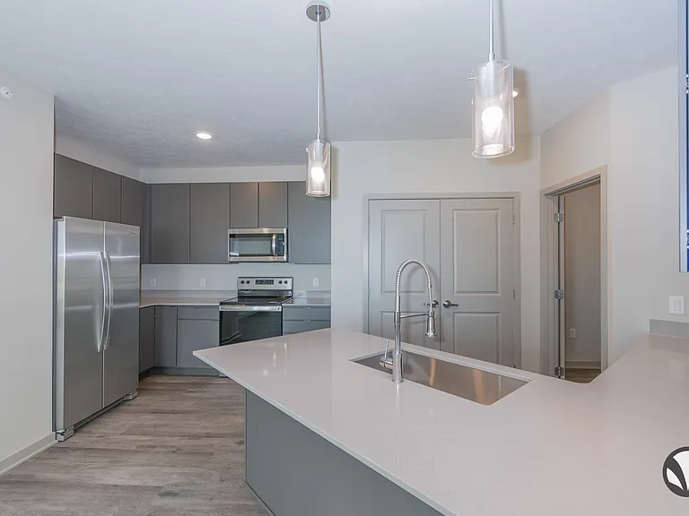 Chateau at Yankee Hill Apartments — Photo 79