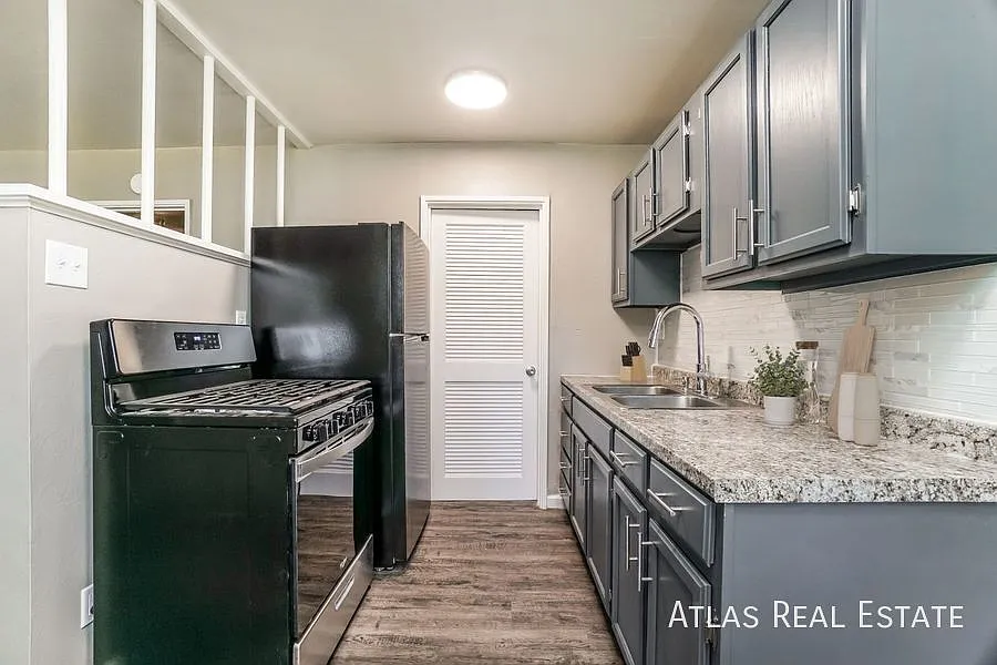 Mountain View Apartment Available this September! With Move in Special! — Photo 4