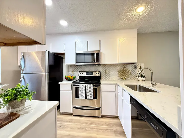 7122 Wood Hollow Dr #106 — Photo 4
