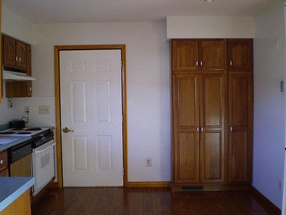 4th image of 110 Vinel Cir