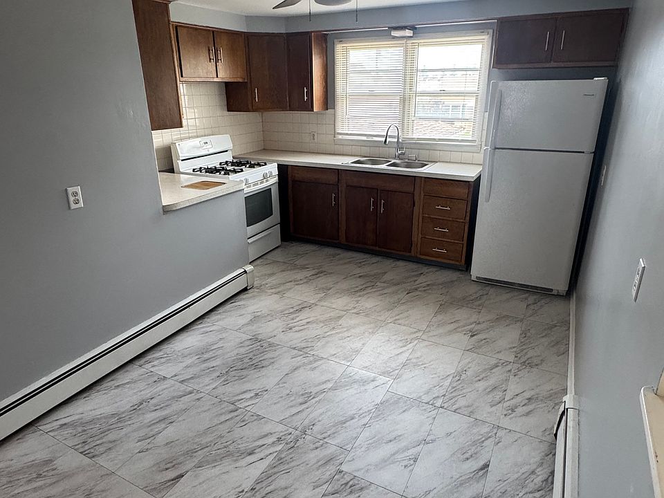 1st image of 30 Lloyd Dr #2