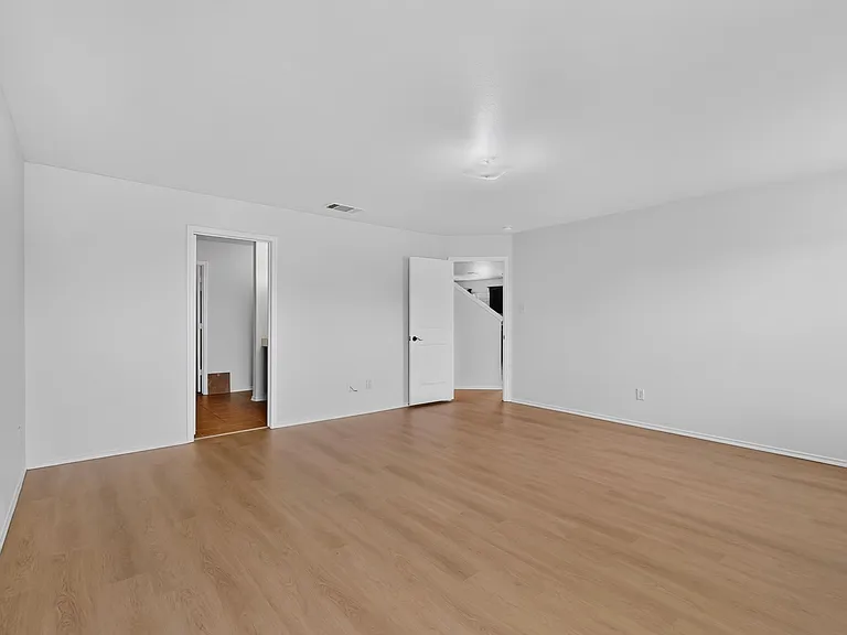 2123 Meadow View Dr — Photo 10