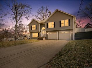 119 Crabtree Ln, Milford, CT 06460