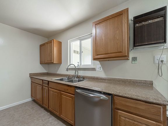 5th image of 3588 Payne Ave APT 12