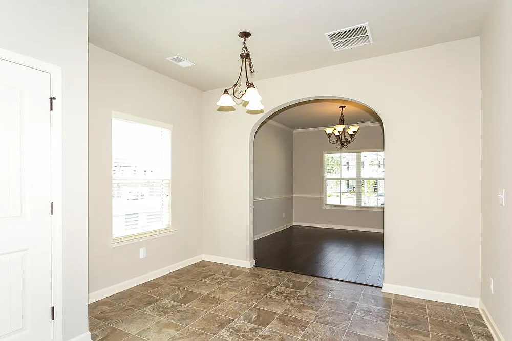 4 bed, 3.0 bath, 2550 sqft, $3,220 — Photo 4