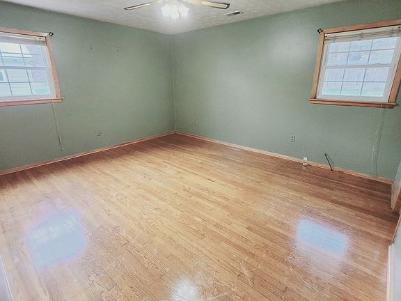5th image of 371 Albany St