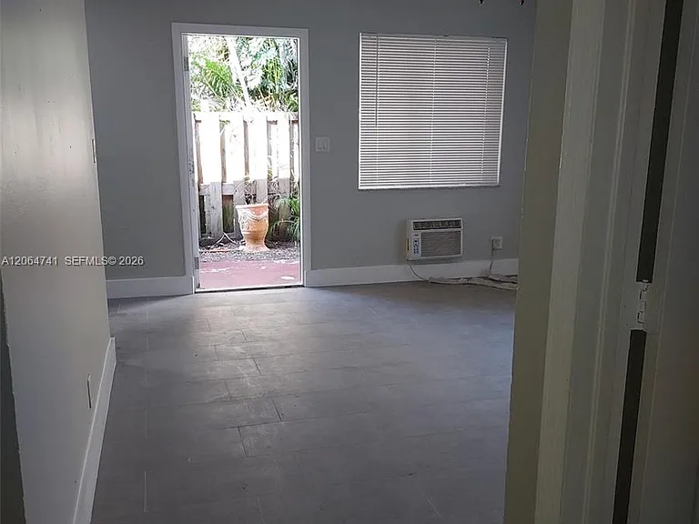 808 SW 14th Ter #4 — Photo 5