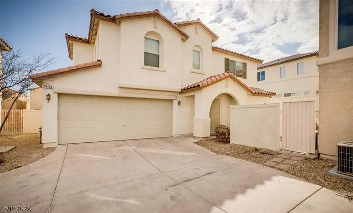 3 bed, 2.5 bath, 1358 sqft, $1,900 — Photo 2