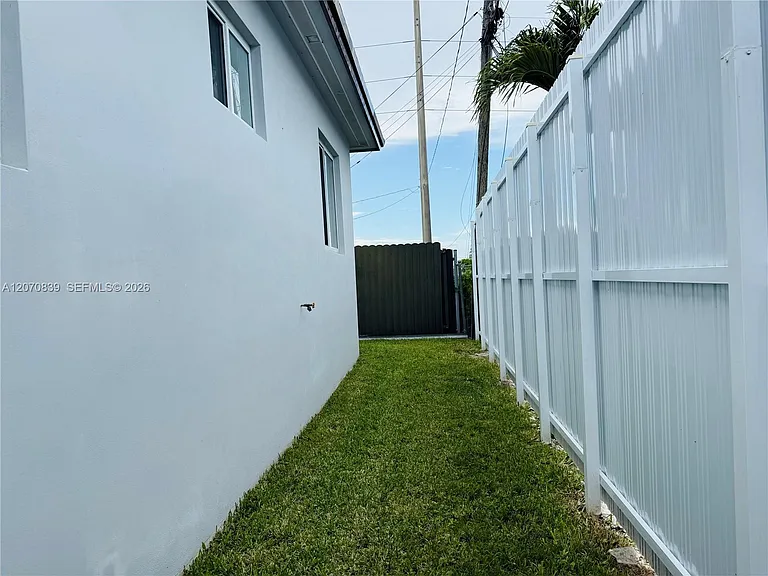 1221 SW 76th Ct — Photo 24