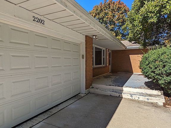 3rd image of 2202 Delcy Dr