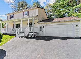 3 Hancock Dr, Coventry, RI 02816