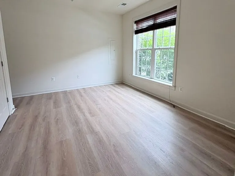 121 Autumn View Dr — Photo 4