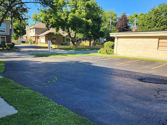5th image of 861 Waukegan Rd #2