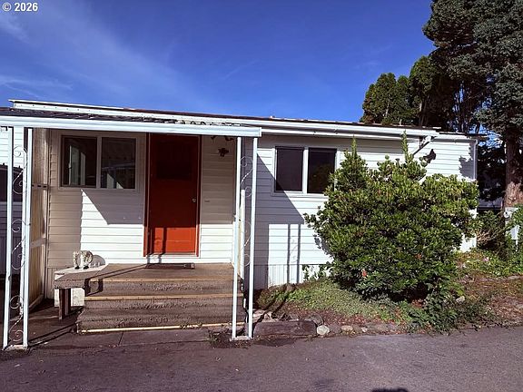 3rd image of 15936 Bayview Dr