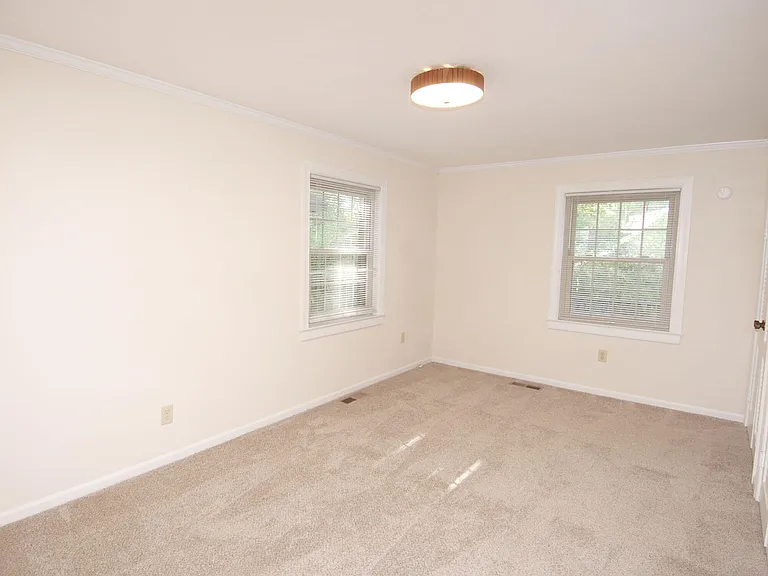 706 Smedes Pl — Photo 8