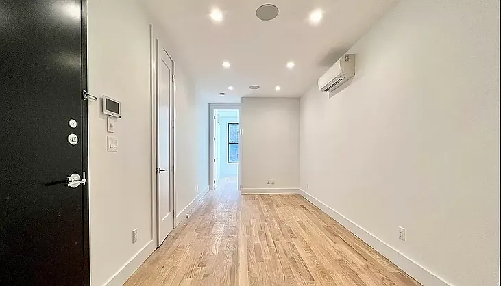 Building Photo - 322 E 93rd St #4C