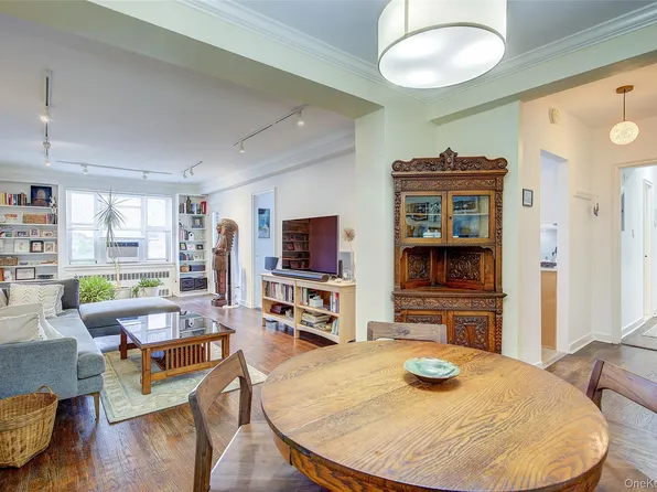 83-33 Austin Street #6C, Kew Gardens, NY 11415