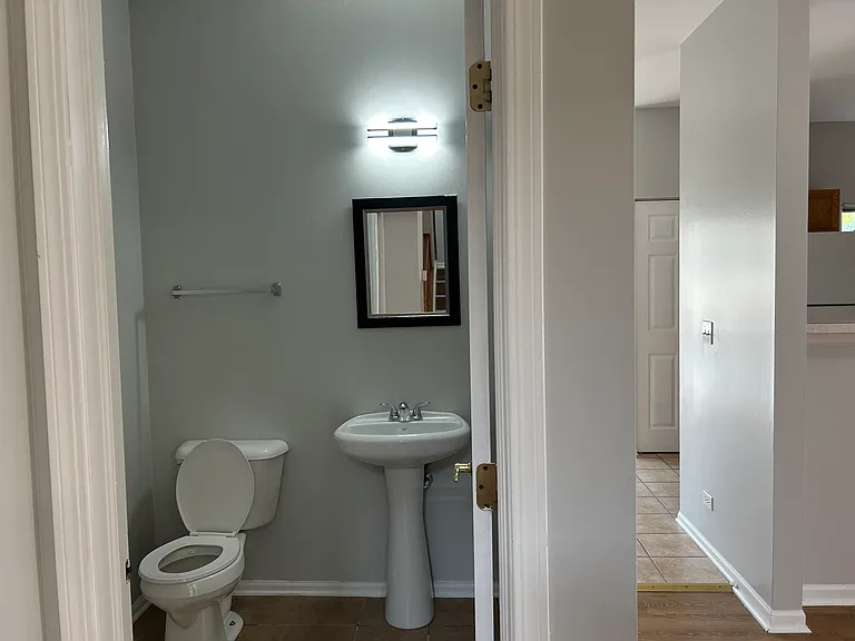150 Enclave Cir #E — Photo 2