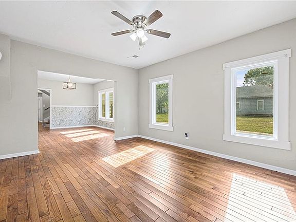 4th image of 121 Mill St