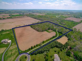 W326N9422 Peradell Ct, Hartland, WI 53029