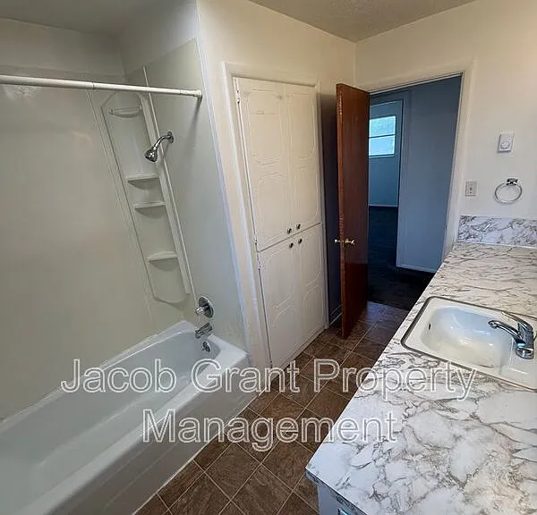 2136 Saint Clair Rd — Photo 7