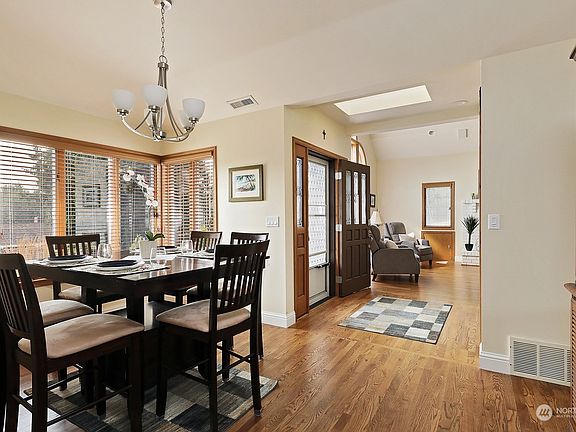 3rd image of 2461 Hillis Drive