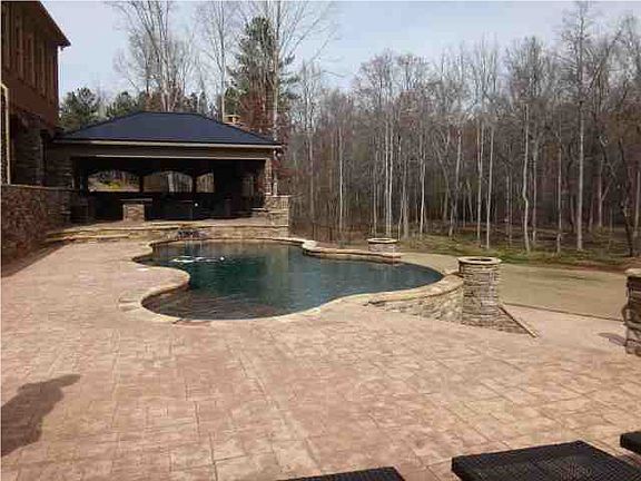 4th image of 324 Marbella Way