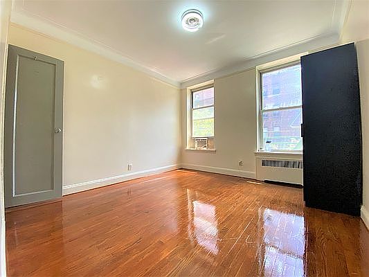 5th image of 25 Monroe St #1B