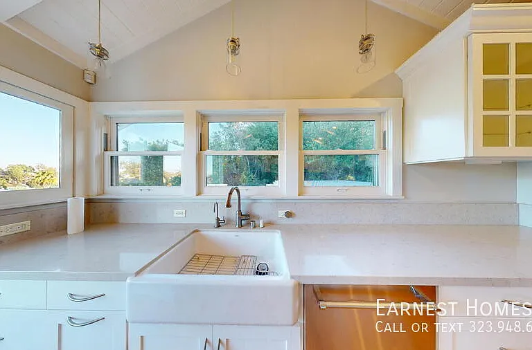 2256 Ewing St — Photo 12