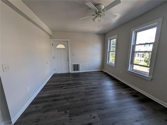 3rd image of 2134 Freemansburg Ave Unit 2