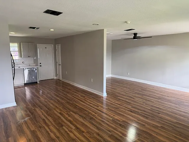 120 Gardenia Ln — Photo 4