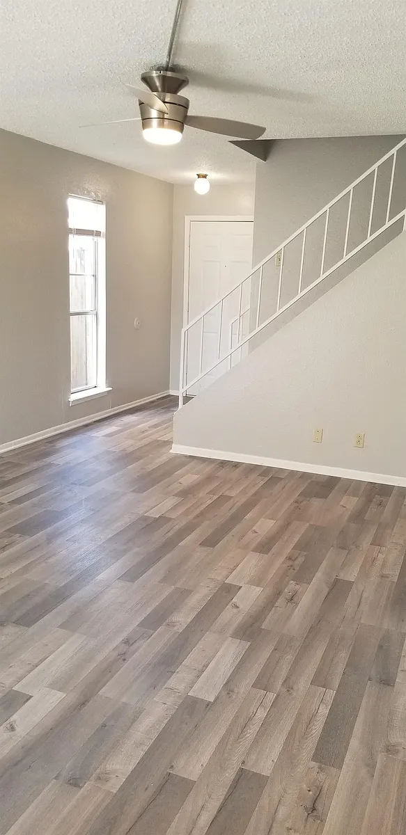 Building Photo - 1109 Wales Dr #1