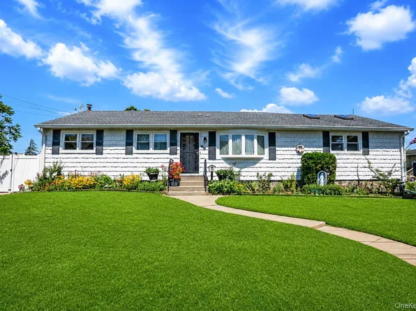 266 Albert Street, Lindenhurst, NY 11757