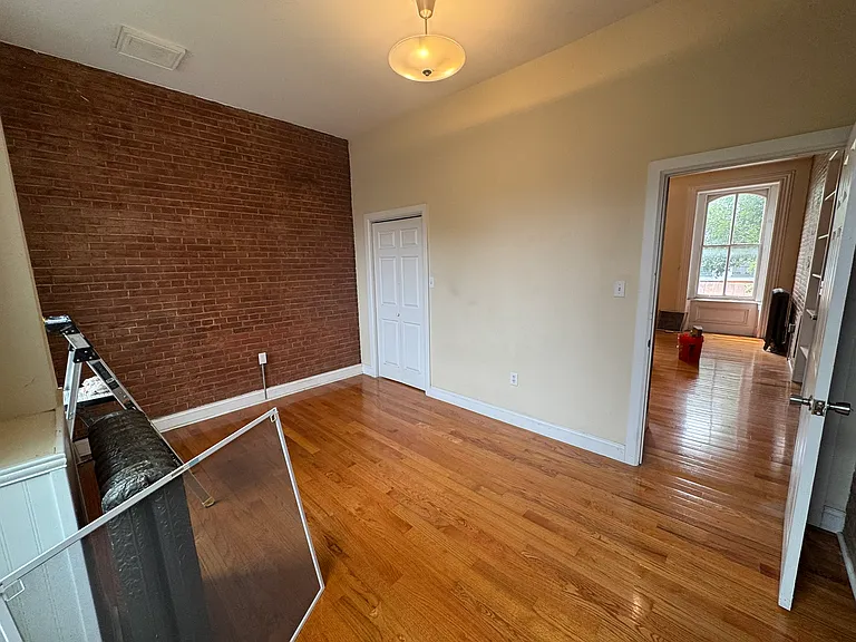 213 E King St #5 — Photo 15