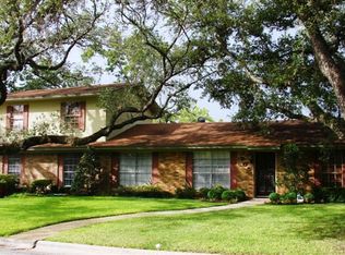 705 Walnut St, Yoakum, TX 77995