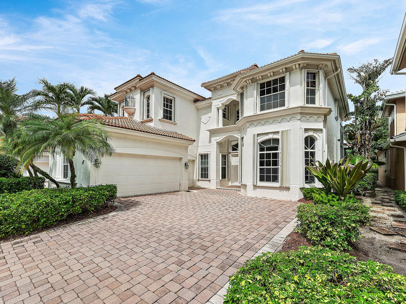 4 bed, 5.5 bath, 4312 sqft, $16,000 — Photo 3