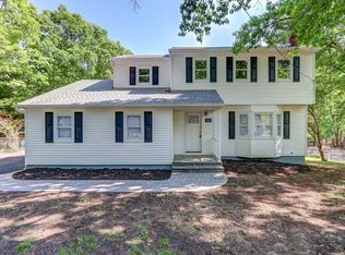 52 Madeline Rd, Ridge, NY 11961