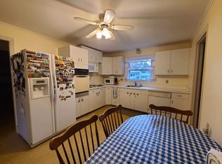 8 Edgebrook Dr, West Hartford, CT 06117