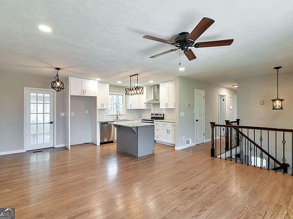 3rd image of 1400 Cornwall Rd