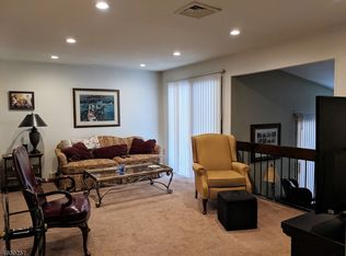 101 Overlook Dr, Clinton, NJ 08809