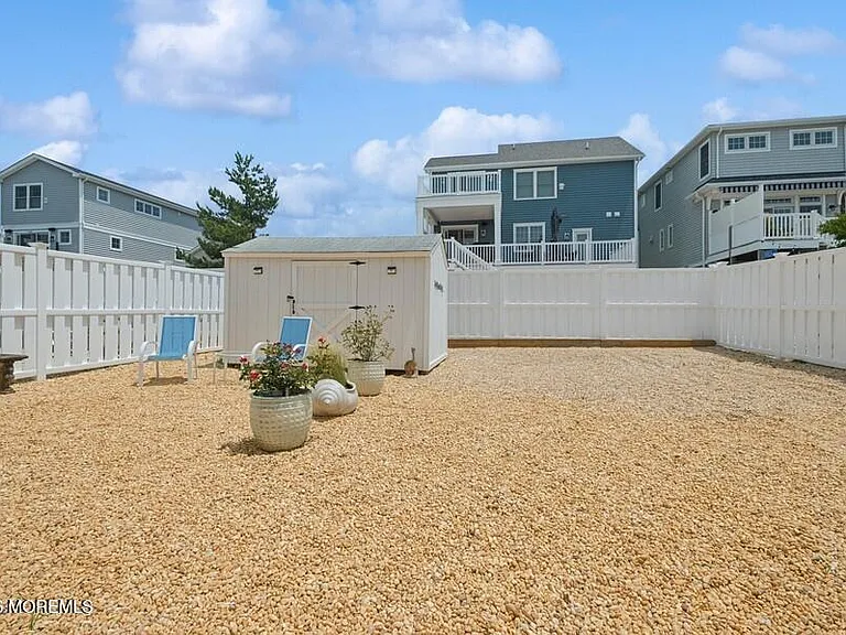 124 2nd Ave — Photo 36
