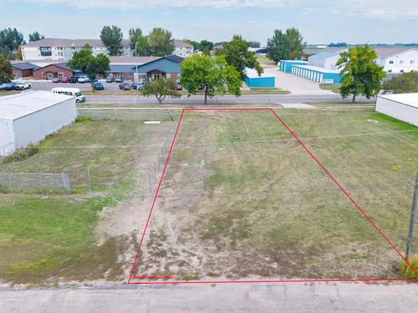 1012 13th St NE, Jamestown, ND 58401