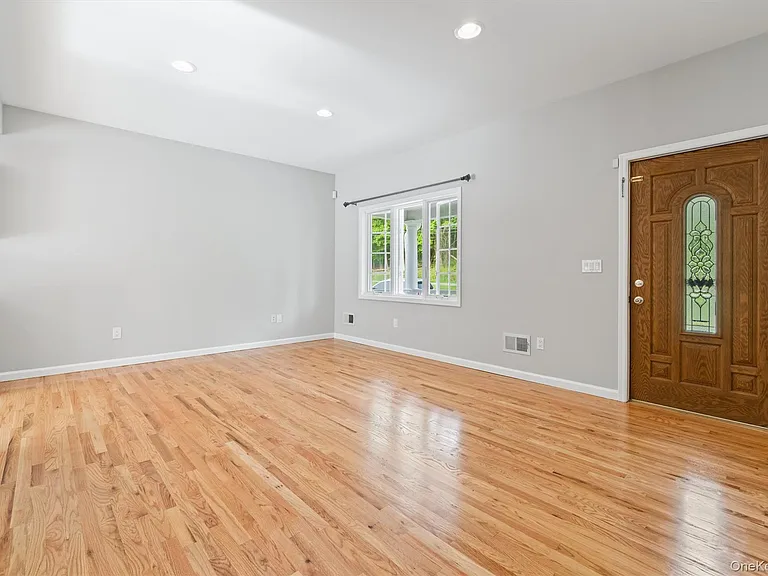 436 Jessup Rd — Photo 4