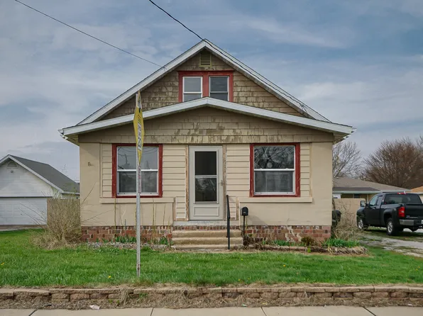 711 Peoria St, Washington, IL 61571