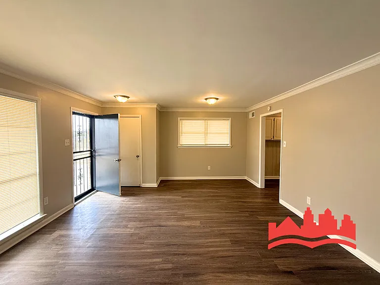 142 Jeanne Dr — Photo 3