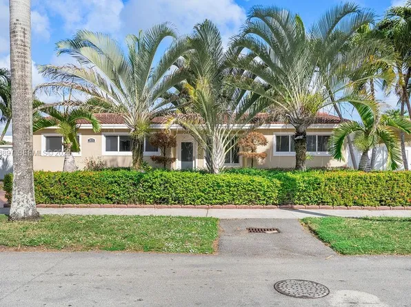 2475 NE 214th St, Miami, FL 33180