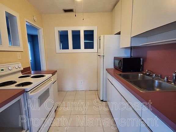 5th image of 8021 36th Ave N Unit 8021
