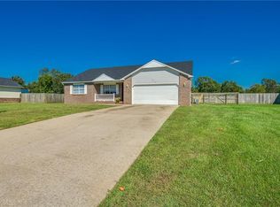 290 Hobbs Rd, Rogers, AR 72756