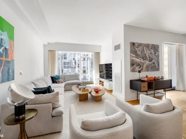 1289 Lexington Avenue image 1 of 15