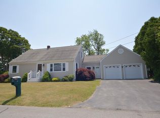 27 Sedgewick Rd, Fairhaven, MA 02719